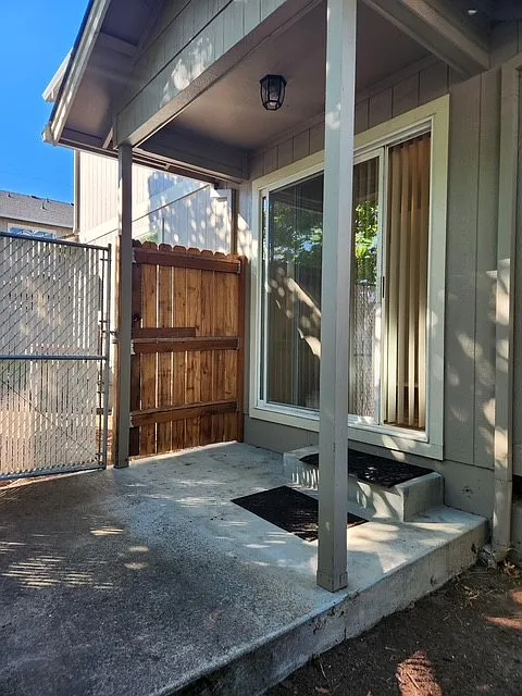 Berrydale Ave, Medford — Photo 4