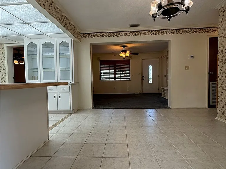 647 Holmes Ave — Photo 14
