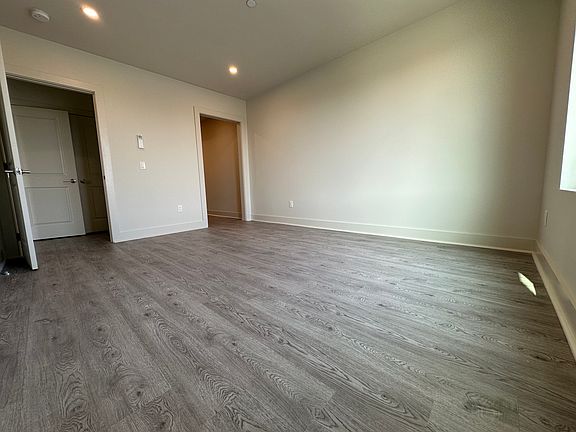 5th image of 471 Washington St #302