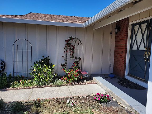 2nd image of 32527 Jacklynn Dr