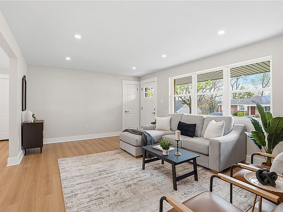 4th image of 308 Glenmore St