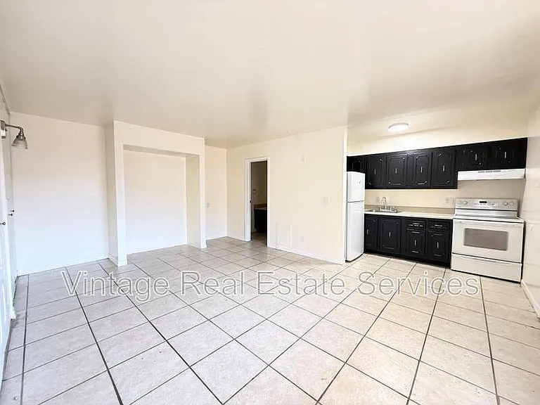 Whitehall Garden Apartments — Photo 4