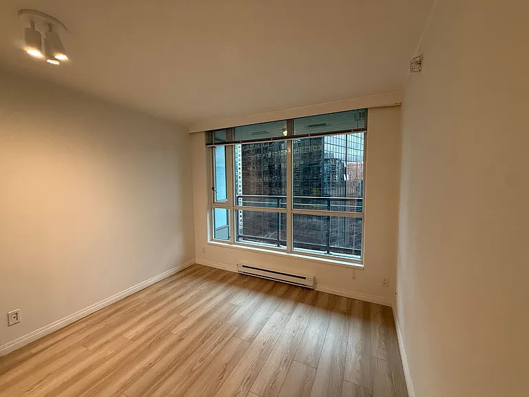 1328 W Pender St #1803 — Photo 6