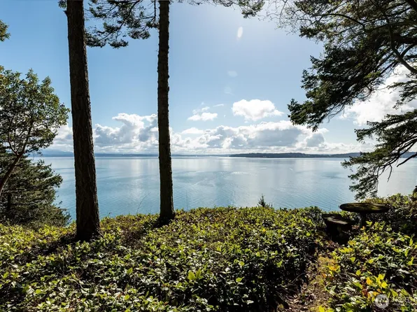 1912 Hunskor Road, Oak Harbor, WA 98277