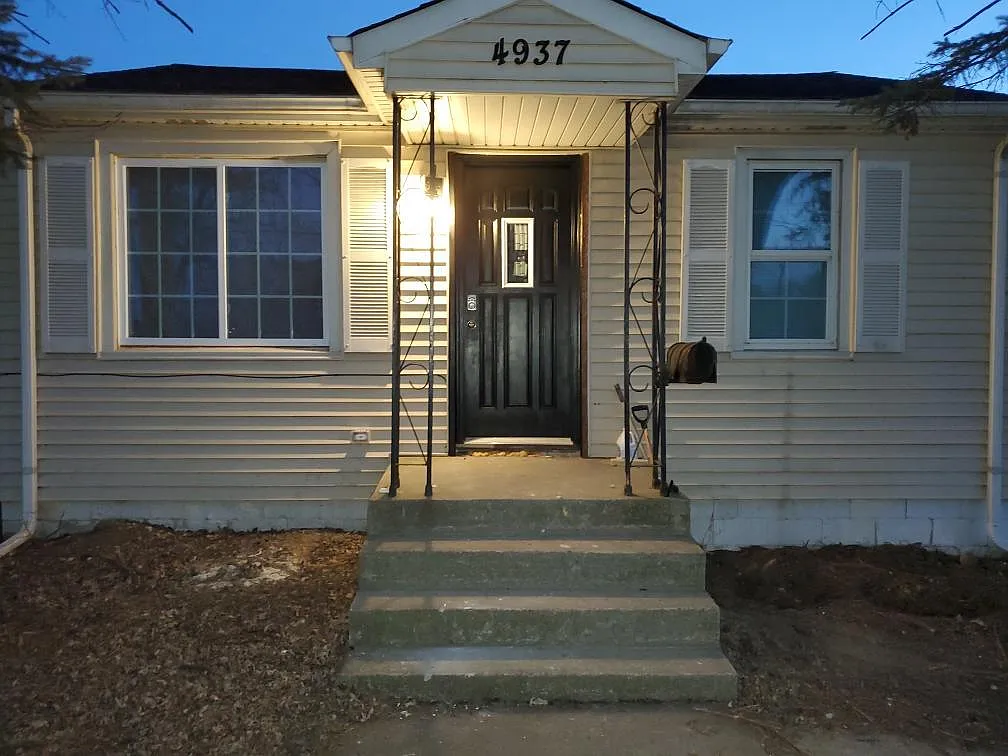 4937 167th St photo 1