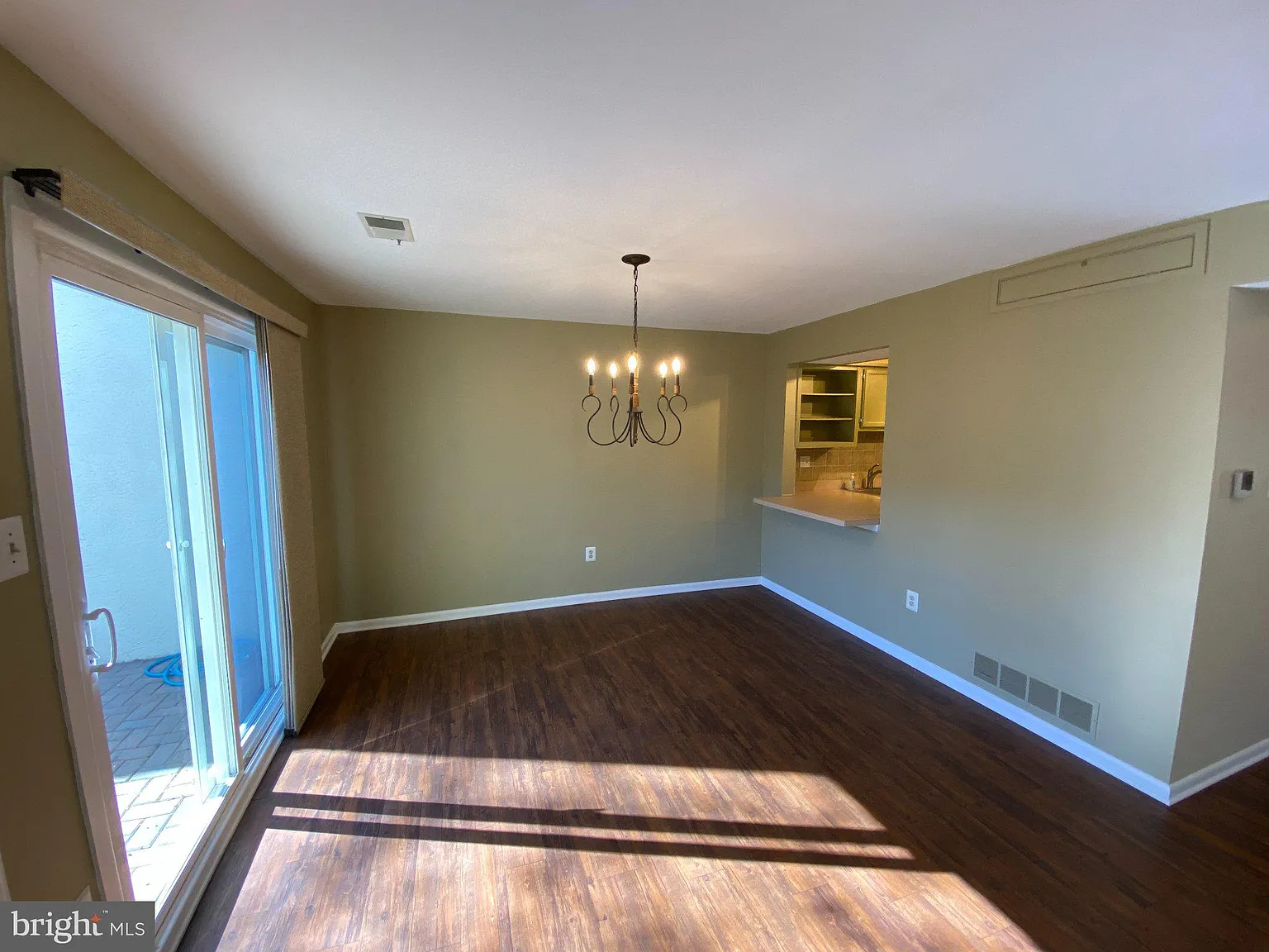3 bed, 2.5 bath, 1510 sqft, $3,100 — Photo 4