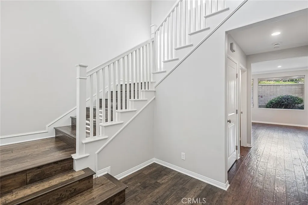 3 bed, 2.5 bath, 1868 sqft, $5,995 — Photo 3