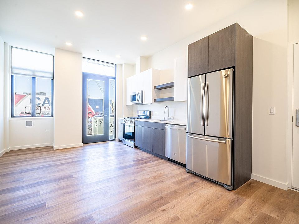1st image of 2410 33rd Ave #101