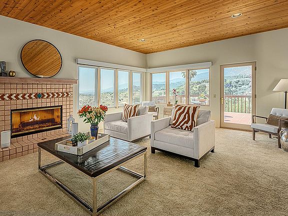 Living room w/VIEWS!