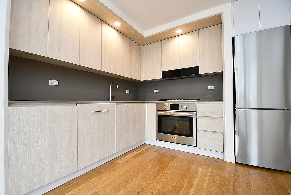 66 Ainslie Street — Photo 1