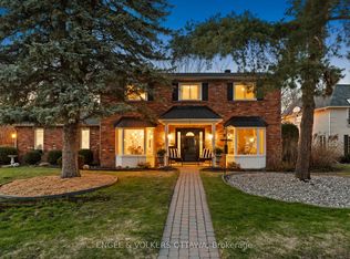 1 Erinlea Ct, Ottawa, ON K2E7C8