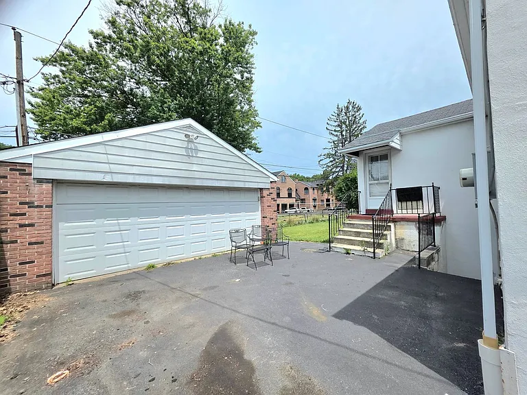 5 Imperial Dr — Photo 2