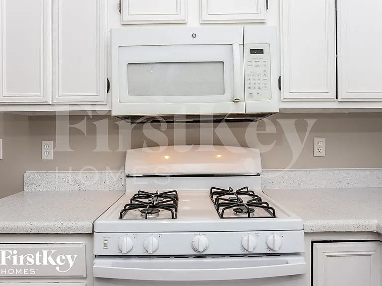 6319 Hillview Ln — Photo 7