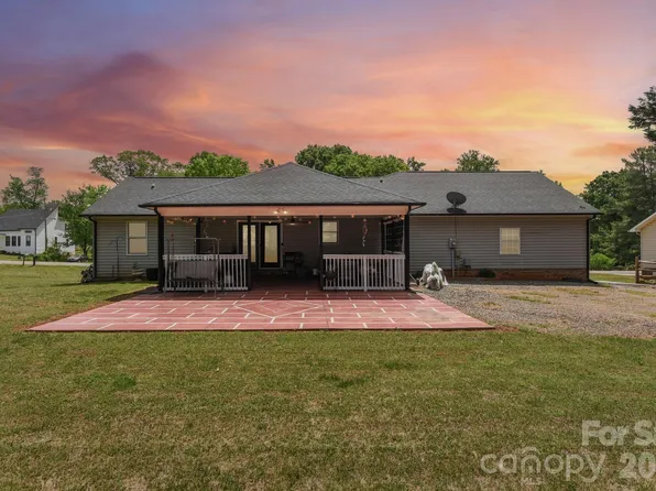 140 Clearview Rd, Statesville, NC 28625