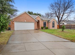 5929 Lakeview Ct, Haltom City, TX 76137