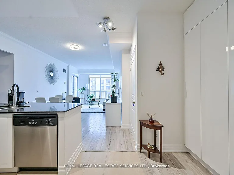 2083 Lake Shore Blvd W #1113 — Photo 4
