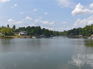 247 Michaels Gap Ln, Hickory, NC 28601