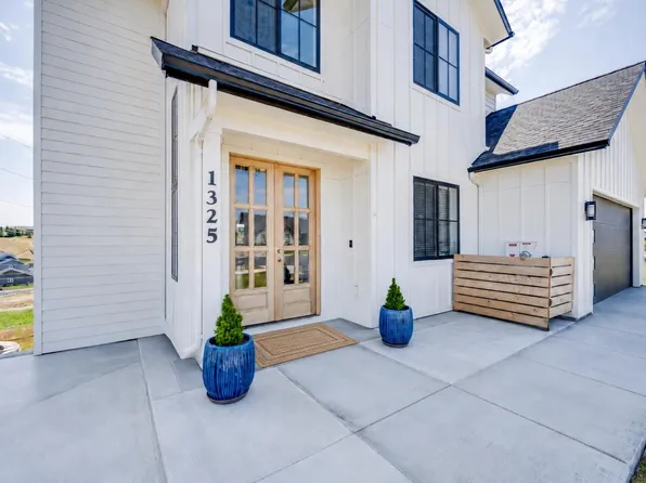 1325 SW Panorama Dr, Pullman, WA 99163