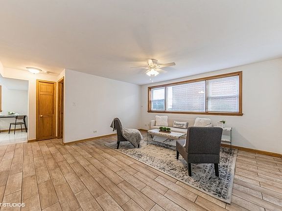 4th image of 10146 Hartford Ct APT 1B