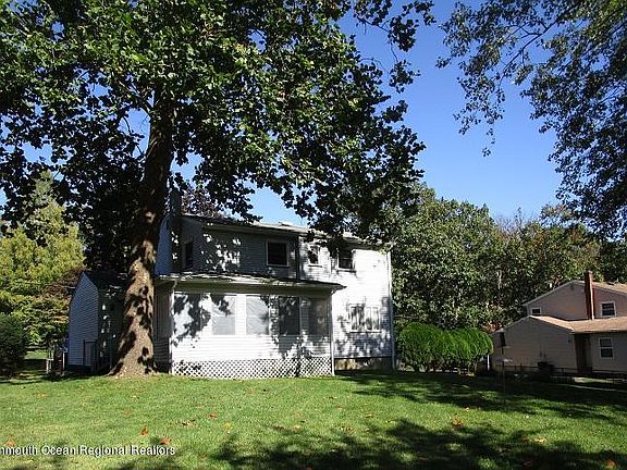 4th image of 32 Frost Ave