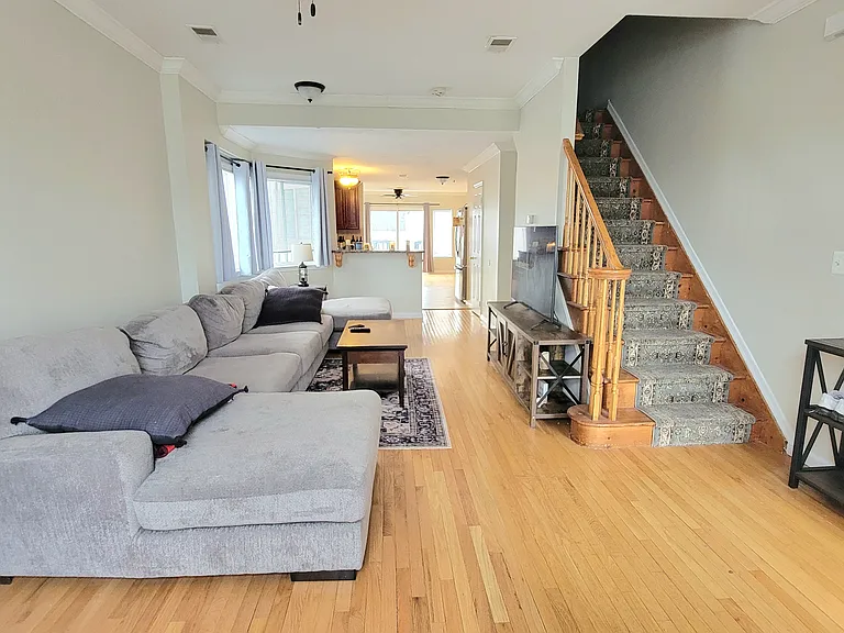 606 Main St #1 — Photo 5