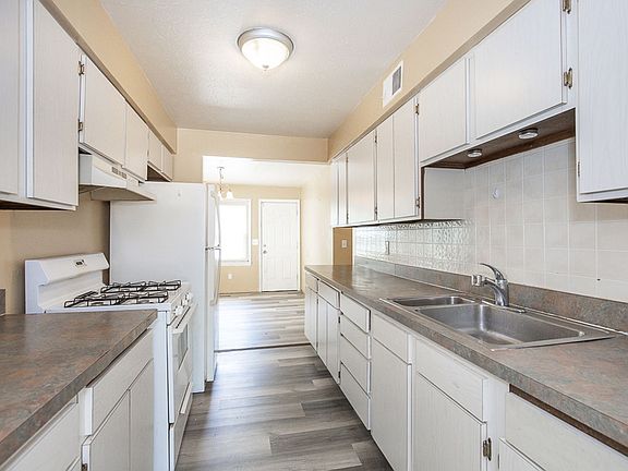 2nd image of 12909 Astor Ave