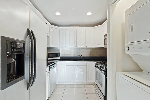 Rented by Bohemia Realty Group | media 17