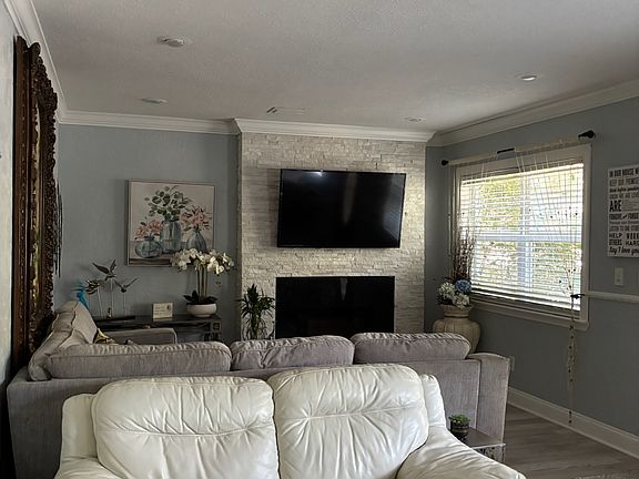 5th image of 8 Bayou Ln #8