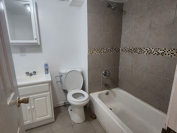 4th image of 296 Woodworth Ave #B
