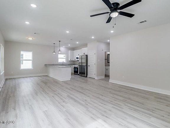 2nd image of 13498 Dee Ave