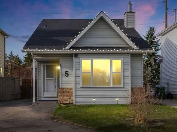 5 S Shawglen Ct SW, Calgary, AB T2Y 2R1