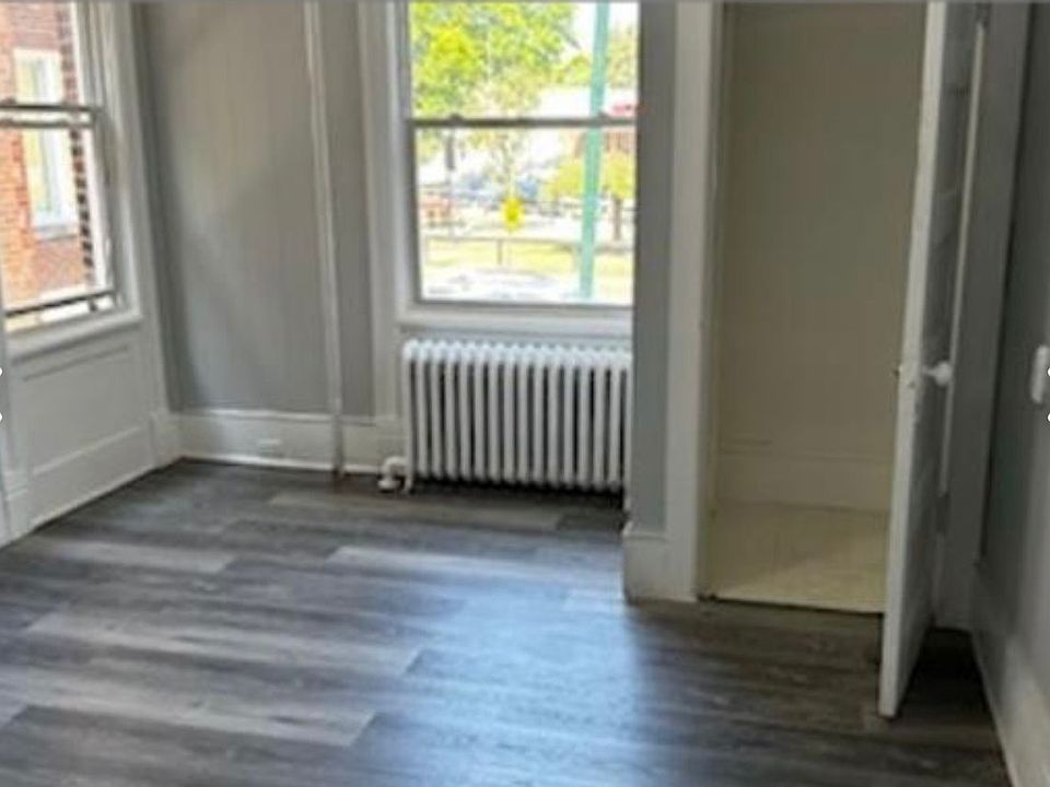2nd image of 400 Church St #A