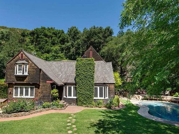 2nd image of 1722 Benedict Canyon Dr