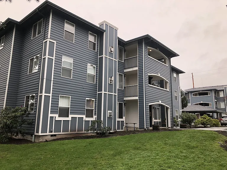 300 N Oak Harbor St #B201 — Photo 2