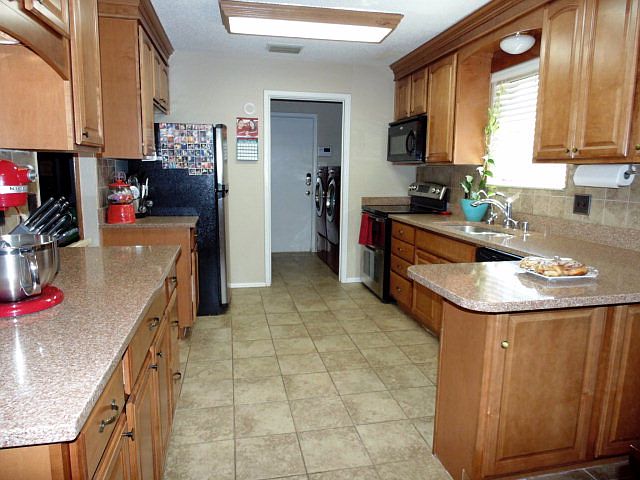 2nd image of 3000 Wydewood Dr