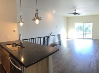 1612 C St SW #10, Cedar Rapids, IA 52404