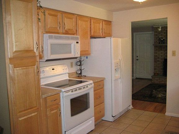 4th image of 509 S Shenandoah Dr