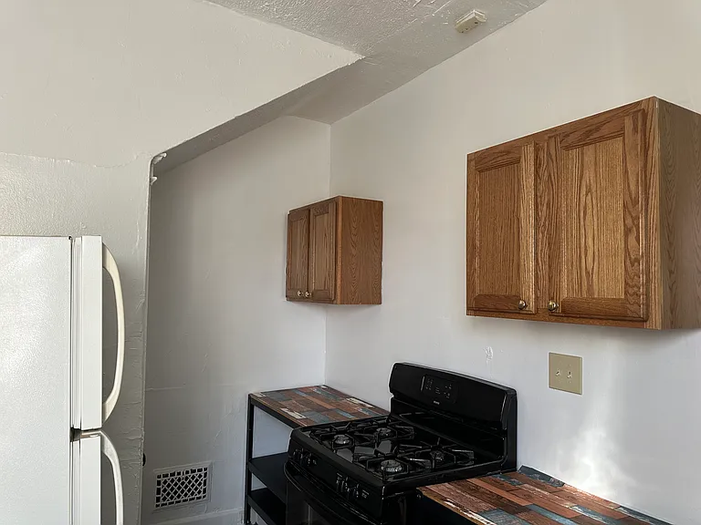 3352 Hudson Ave — Photo 4