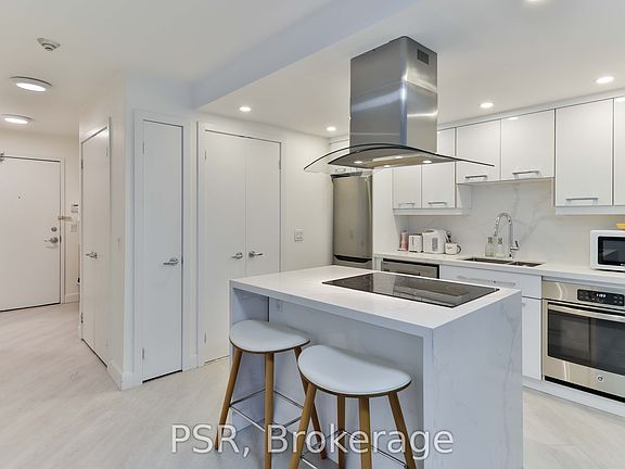 4th image of 8 York St #1403