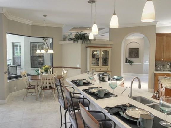 KITCHEN AND BREAKFAST AREA W/FIXED GLASS WINDOW