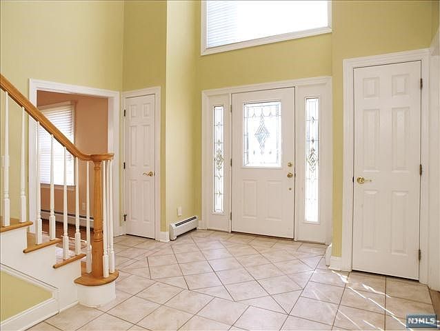 1st image of 4 Pinecrest Dr