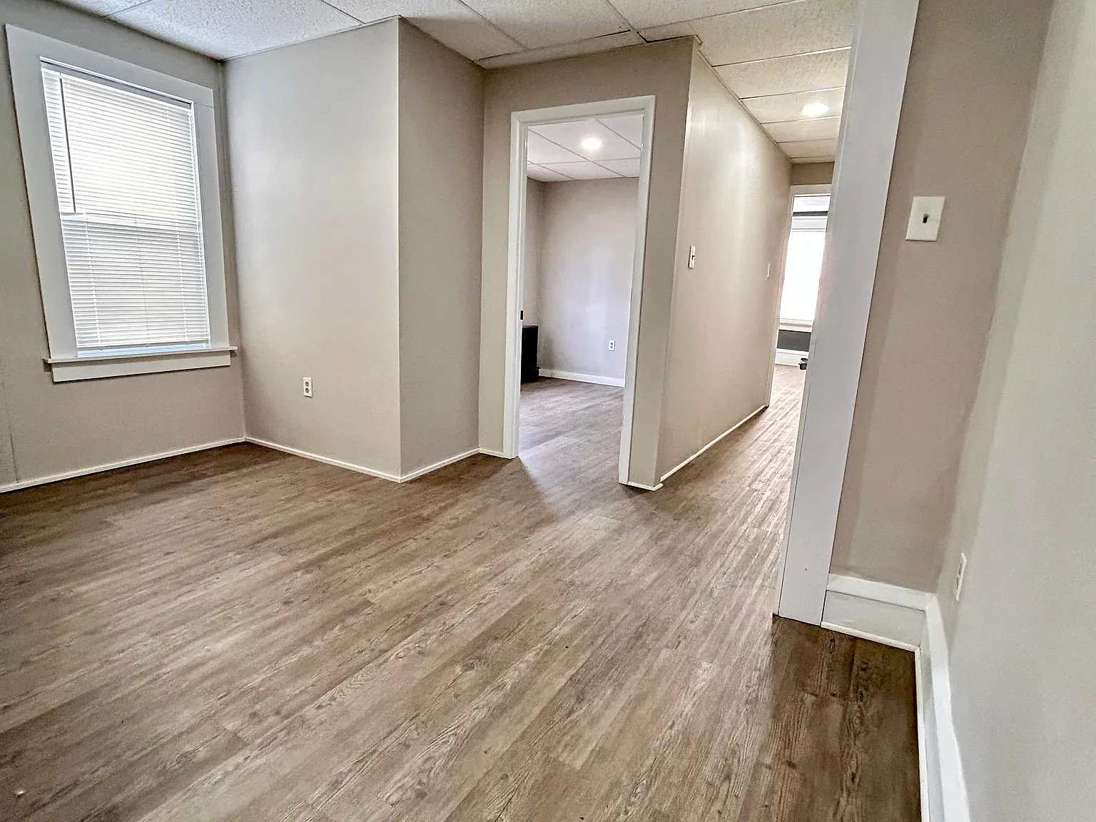 3 bed, 1000 sqft, $1,190 — Photo 1