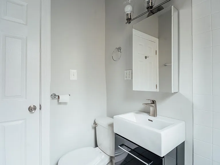 Unit 3W - Remodeled Bathroom