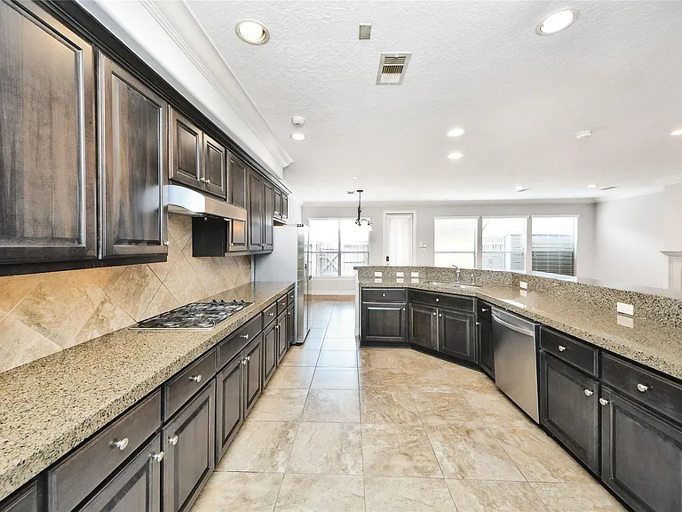 2046 Palm Forest Ln — Photo 11