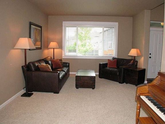 3rd image of 9511 NE 36th Pl