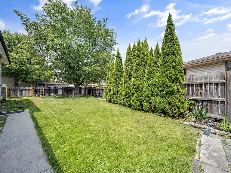 7105 Isabelle Ct — Photo 29