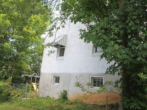 2nd image of 1024 Woodrow Ave SE