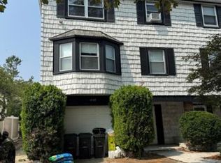 1568 Waters Edge Dr, Bayside, NY 11360