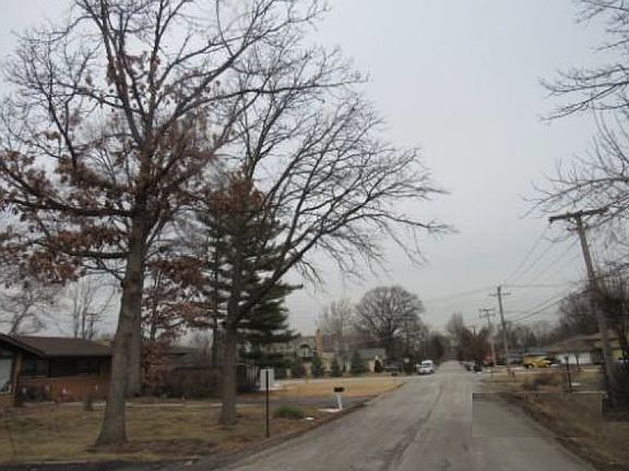 4th image of 9123 S 83rd Ave