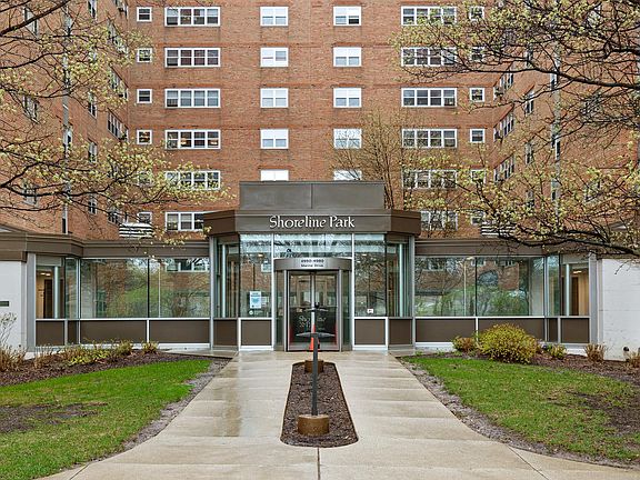 3rd image of 4960 N Marine Dr APT 1114